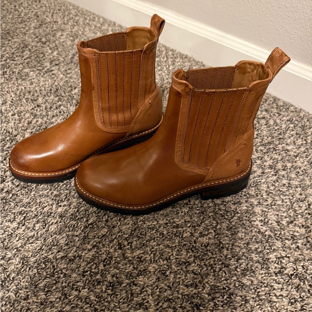NWOT Frye Ella Moto Chelsea Boots Cognac - Picture 4 of 5